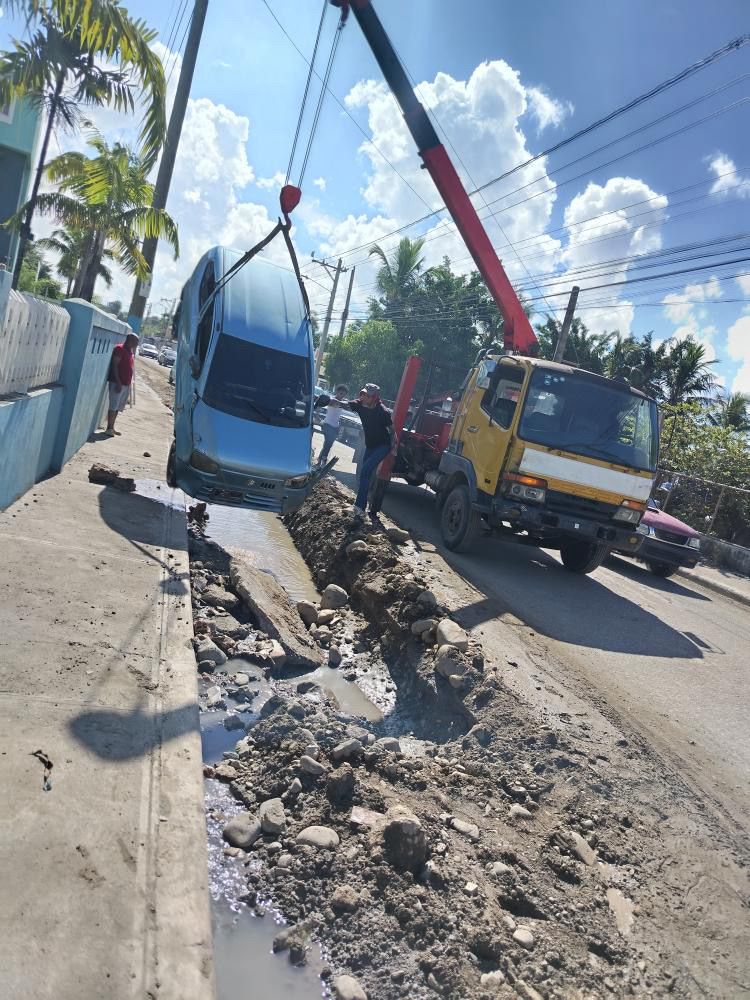 Denuncian que la CAASD expone a la ciudadanía con trabajos sin medidas de seguridad en SDO | 4 | Denuncian que la CAASD expone a la ciudadanía con trabajos sin medidas de seguridad en SDO - Noticias de hoy en República Dominicana | De Último Minuto