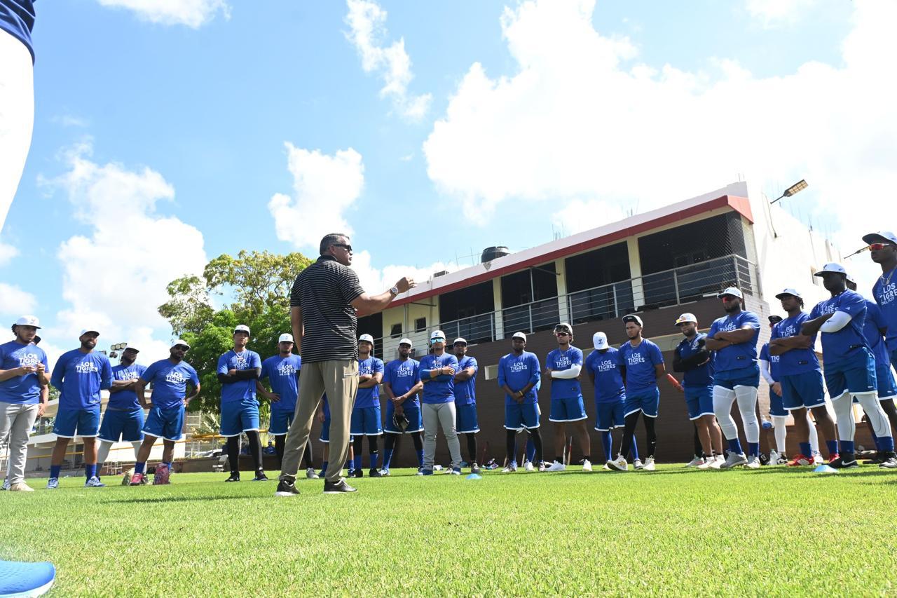 Valdez, Espino y López encabezan entrenamientos de los Tigres del Licey - Noticias de hoy en República Dominicana | De Último Minuto