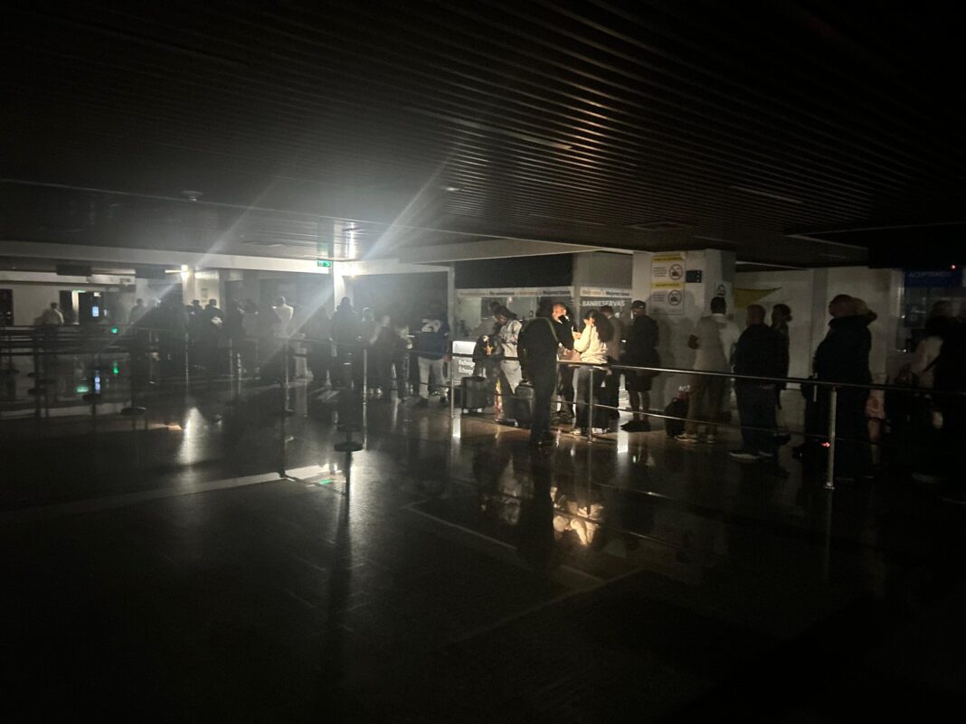 Apagones continuaron la madrugada de este lunes en el AILA