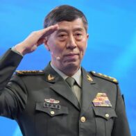 Ministro chino de Defensa pide "eliminar interferencias" para mejorar lazos con EE.UU.