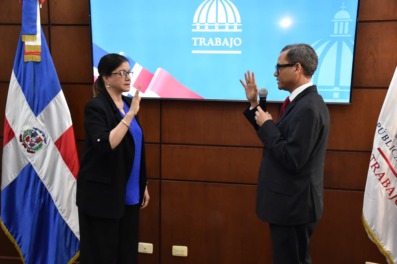 Nueva gerente del CNSS juramentada: Aura Celeste Fernández promete revolución en la Seguridad Social
