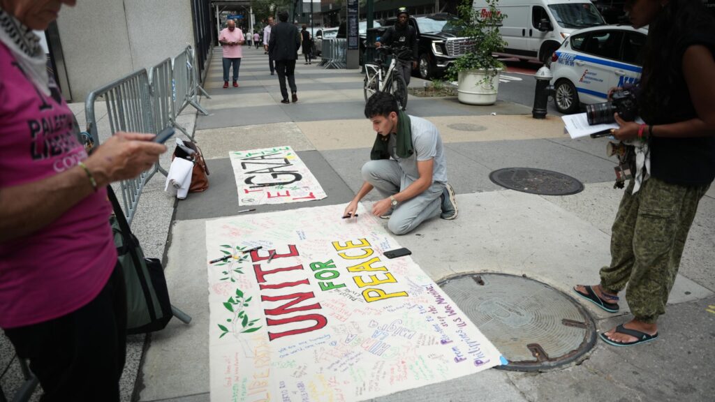 Activistas se manifiestan en alrededores de la ONU pidiendo el cese de los ataques en la franja de Gaza - Noticias de hoy en República Dominicana | De Último Minuto