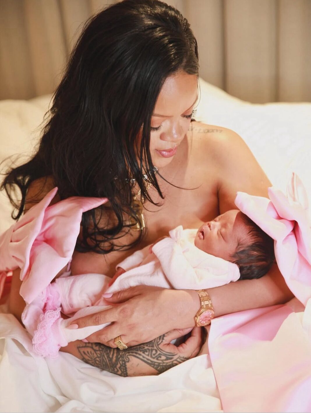 Rihanna se convierte en madre por tercera ocasión