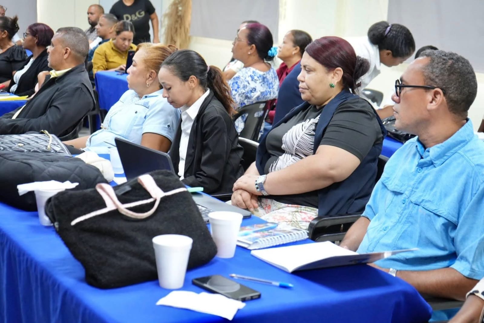 Regional 03 de Azua realiza encuentro con directores de centros educativos del Distrito 03-01 - Noticias de hoy en República Dominicana | De Último Minuto