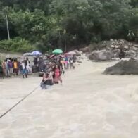 Odisea en El Pinar: rescatan a mujer embarazada ante crecida de río por lluvias - Noticias de hoy en República Dominicana | De Último Minuto