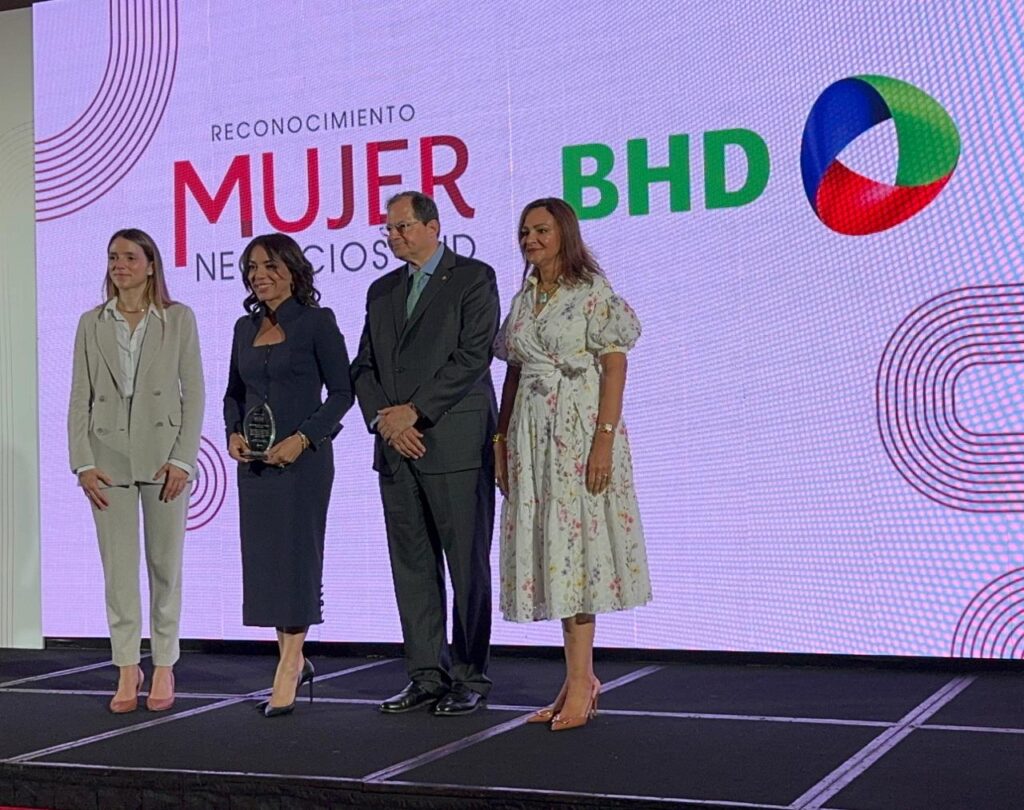 Kalys Bautista, CEO de Kaba Consulting, recibe el galardón Mujer Negocios BHD | 2 | Kalys Bautista, CEO de Kaba Consulting, recibe el galardón Mujer Negocios BHD - Noticias de hoy en República Dominicana | De Último Minuto