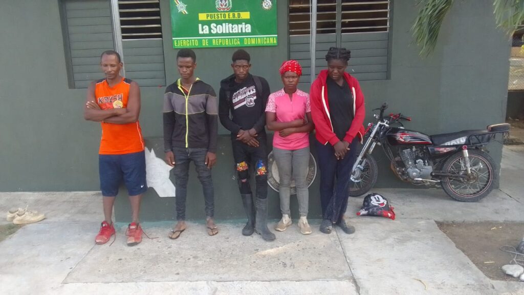 En operativos en la Línea Noroeste Ejército detiene 46 haitianos indocumentados | 3 | En operativos en la Línea Noroeste Ejército detiene 46 haitianos indocumentados - Noticias de hoy en República Dominicana | De Último Minuto