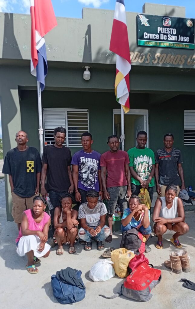En operativos en la Línea Noroeste Ejército detiene 46 haitianos indocumentados | 2 | En operativos en la Línea Noroeste Ejército detiene 46 haitianos indocumentados - Noticias de hoy en República Dominicana | De Último Minuto