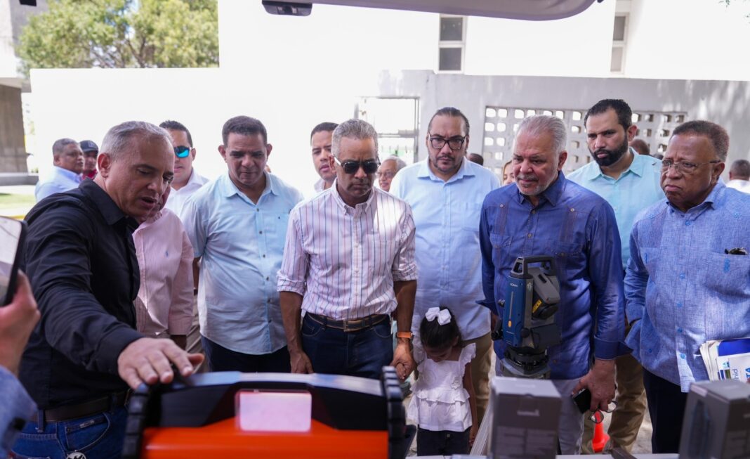 Joel Santos destaca aportes de los sectores energético, minero y de hidrocarburos en la FILSD 2025