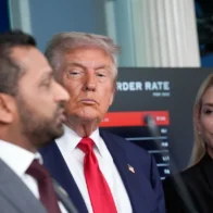Trump aplaude "el gran trabajo" del jefe del FBI ante críticas por el caso de Charlie Kirk