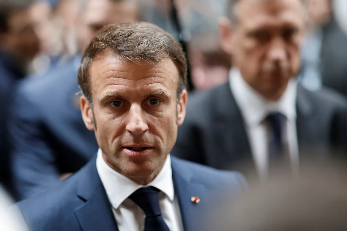 Macron enfrenta el dilema: nombrar nuevo primer ministro o ir a elecciones si Bayrou cae el lunes