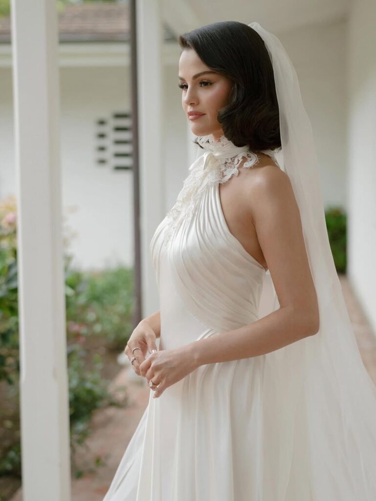 Selena Gómez comparte fotos inéditas de los looks que lució en su boda | 3 | Selena Gómez comparte fotos inéditas de los looks que lució en su boda - Noticias de hoy en República Dominicana | De Último Minuto