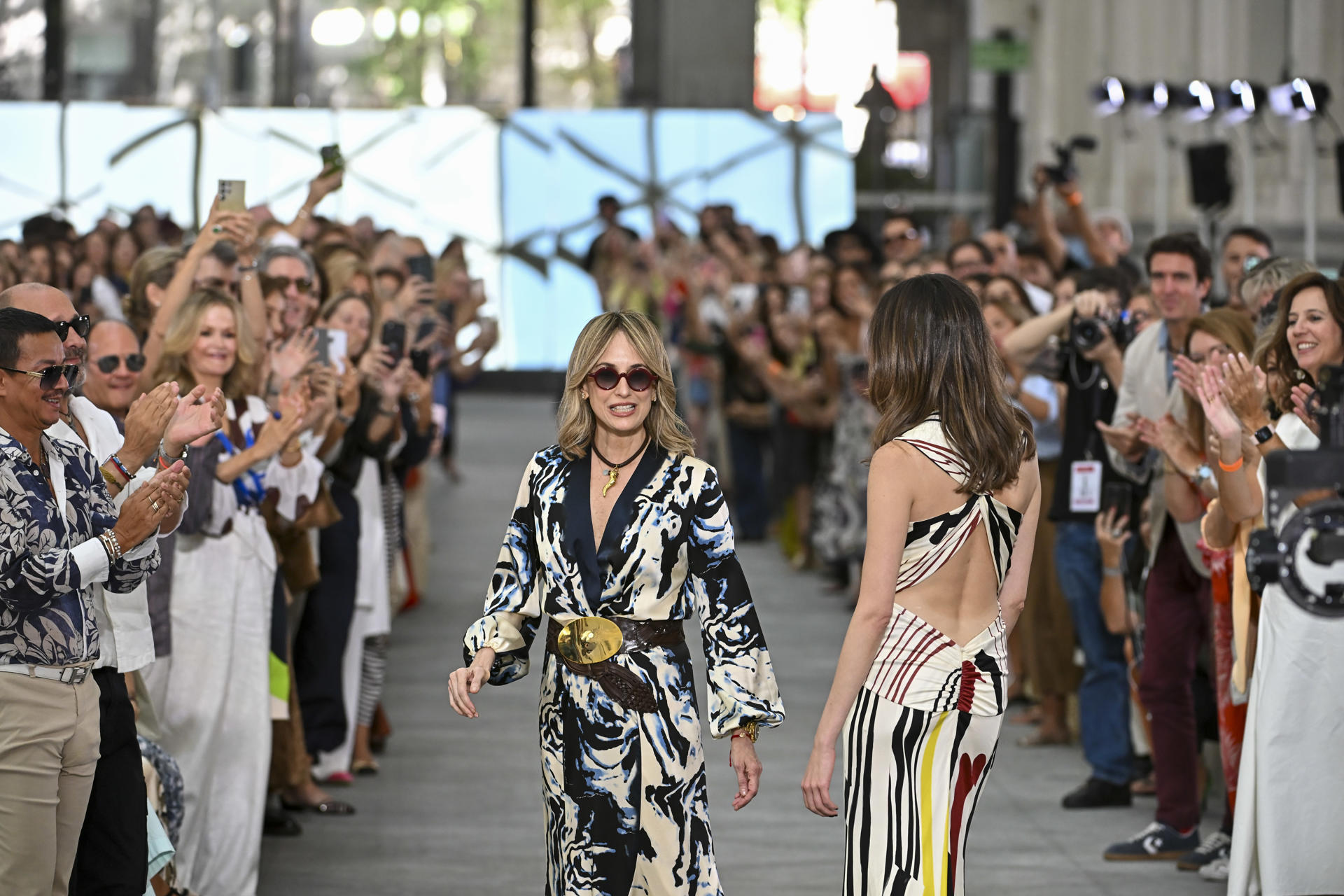 Colombiana Silvia Tcherassi crea un armario para mujer global que ama la moda sofisticada