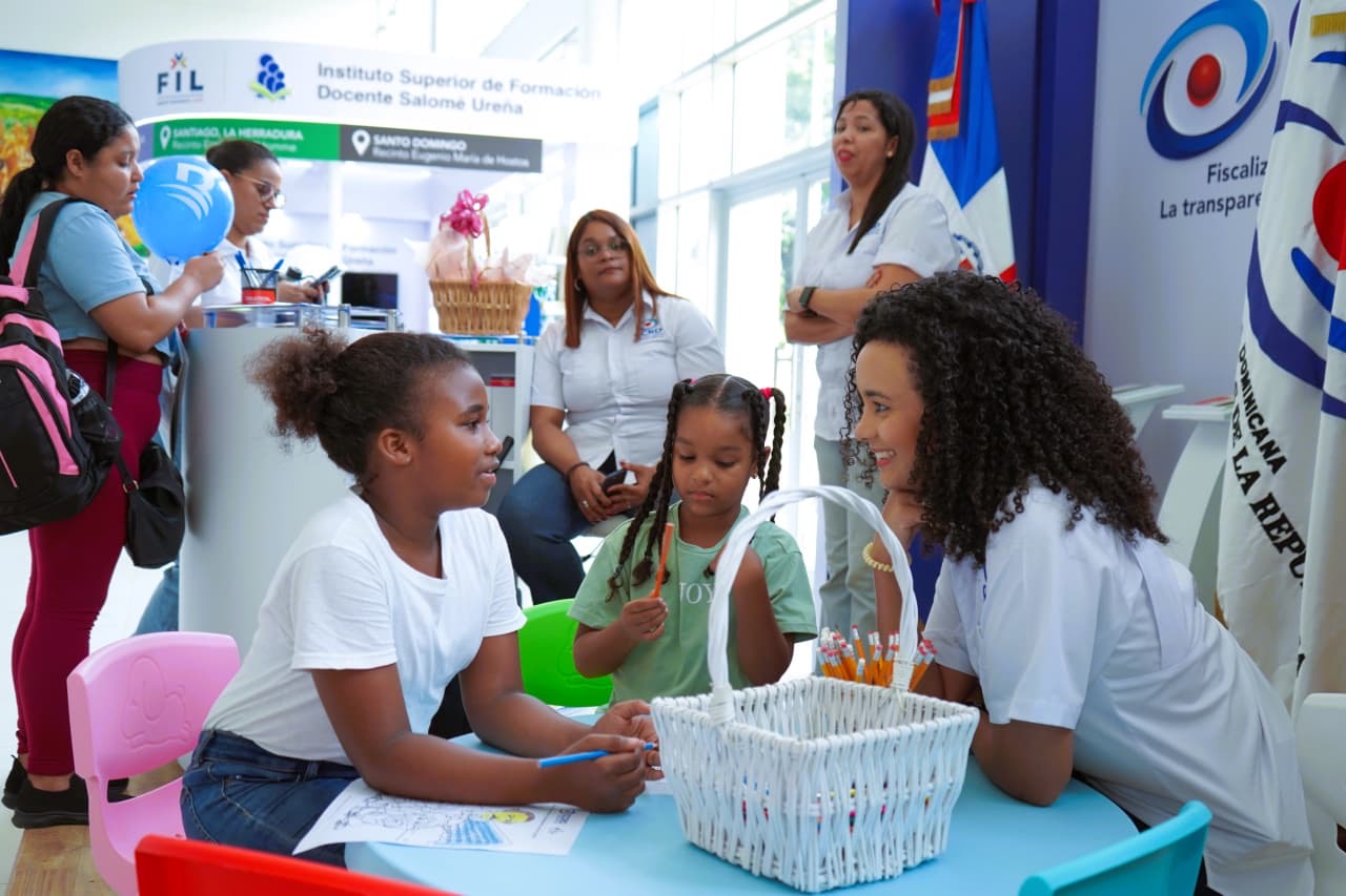 Cámara de Cuentas atrae la atención del público en su debut en la Feria Internacional del Libro 2025 - Noticias de hoy en República Dominicana | De Último Minuto