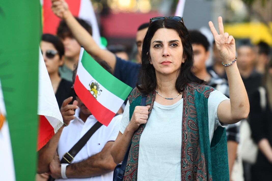 Irán bloquea el acceso al cementerio de Amini para evitar conmemoraciones