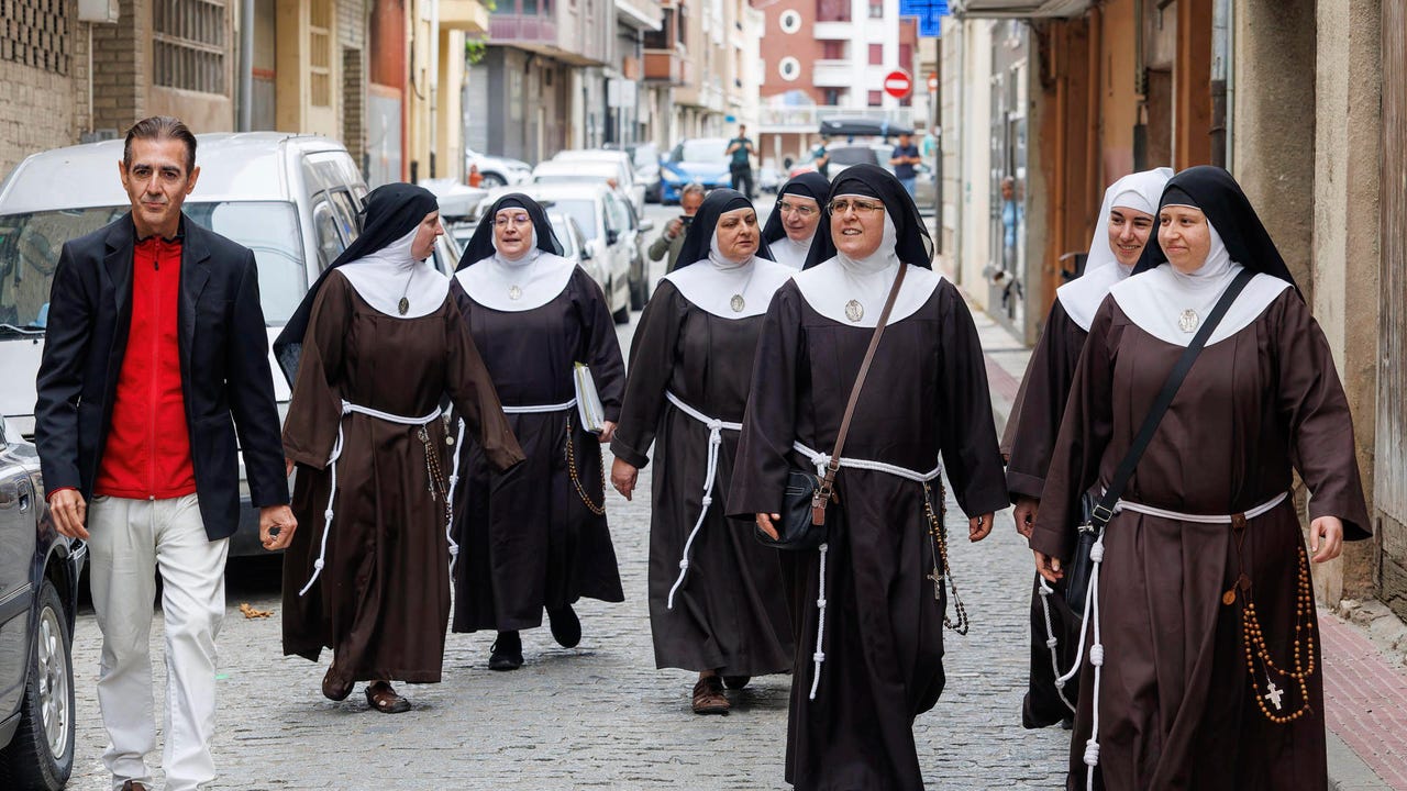 Monjas españolas excomulgadas por la Iglesia piden parar su desahucio del monasterio