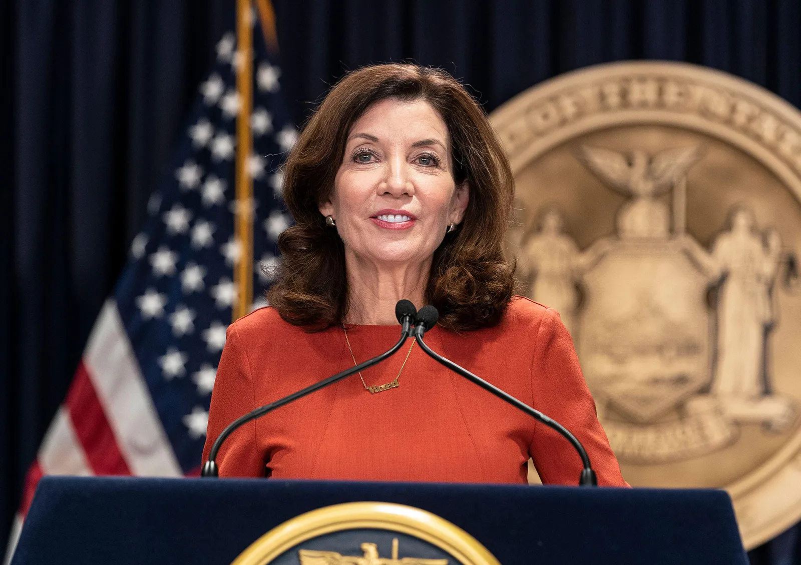 Gobernadora Hochul respalda a Zohran Mamdani como candidato a la Alcaldía de Nueva York