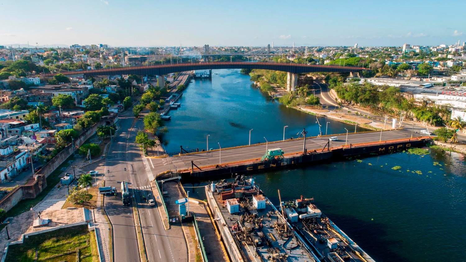 Cierre temporal del Puente Flotante este sábado por paso de embarcación