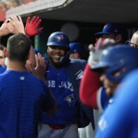 Azulejos remontan con 5 jonrones y 18 hits para ganar la serie ante los Rojos - Noticias de hoy en República Dominicana | De Último Minuto