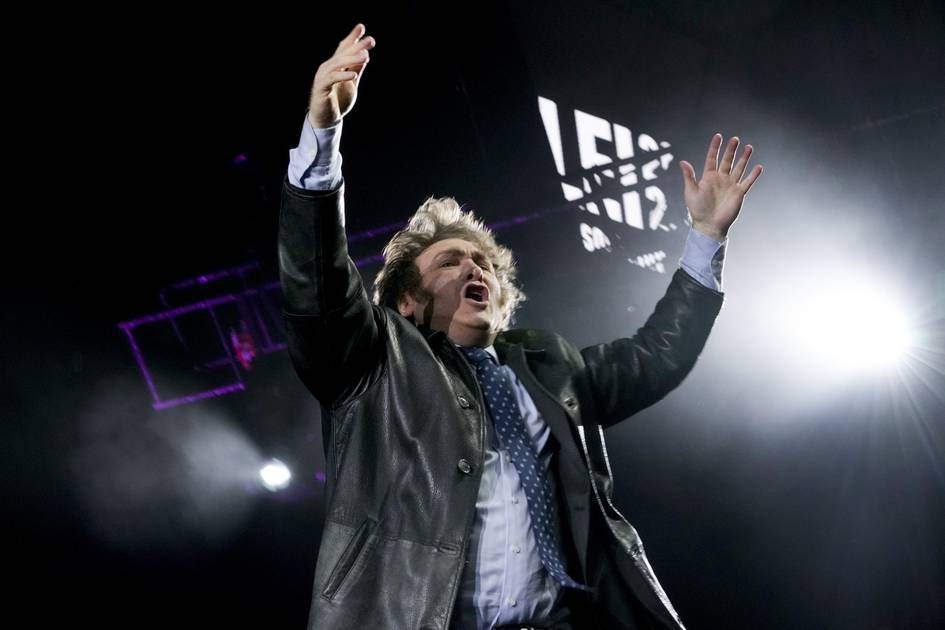 Milei da un concierto de rock en medio de una tormenta política en Argentina