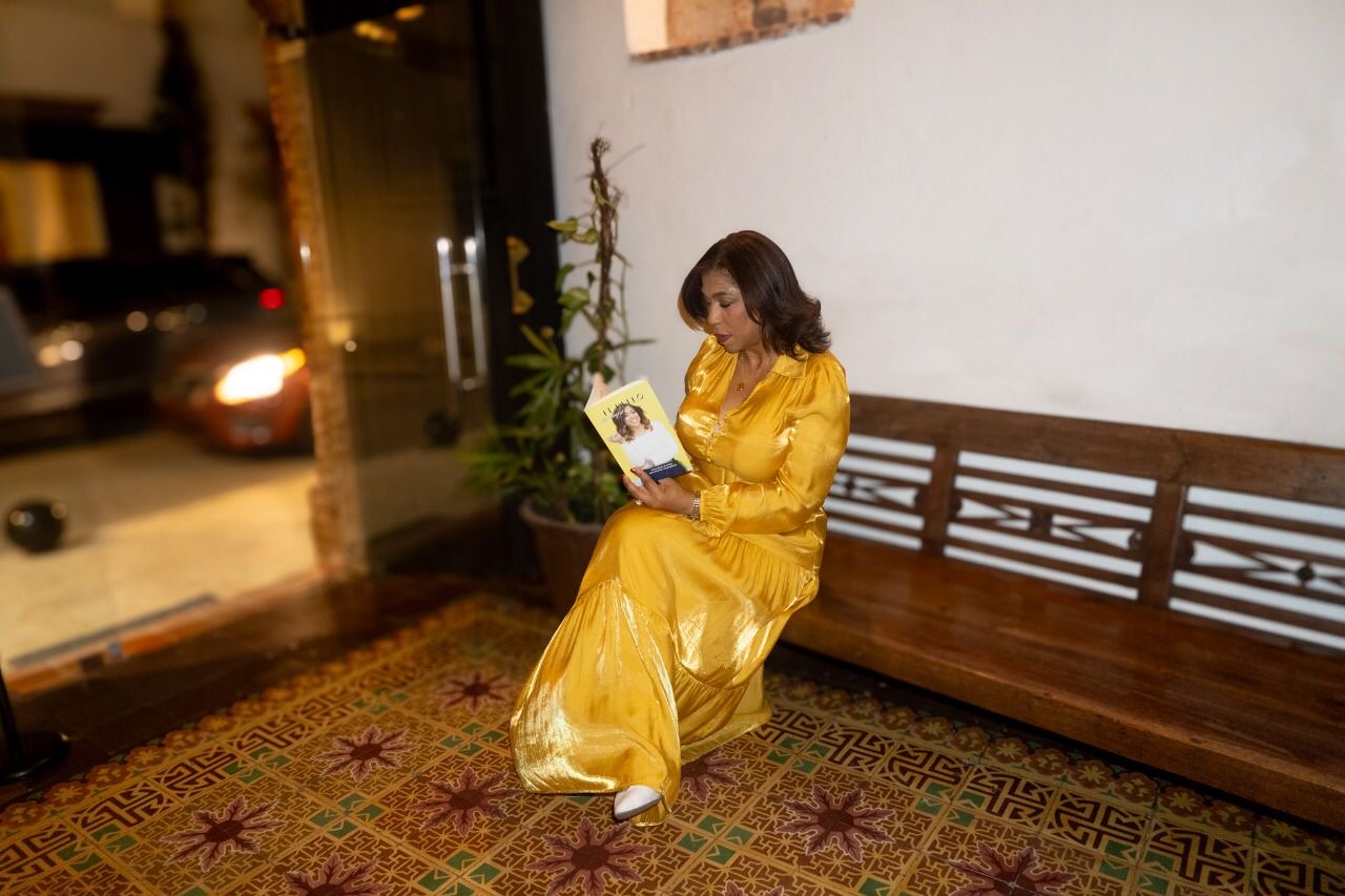 Elizabeth Torres presenta su libro “El Duelo de Migrar” en una noche de emociones y reflexión en Santo Domingo - Noticias de hoy en República Dominicana | De Último Minuto