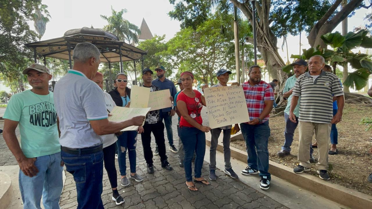 Protestan en Santiago por obras inconclusas en La Canela - Noticias de hoy en República Dominicana | De Último Minuto
