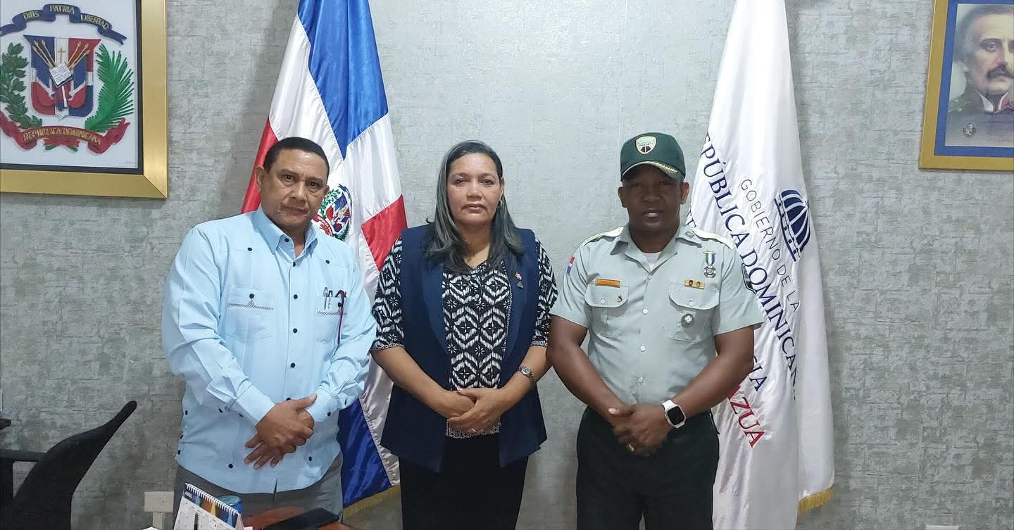 Gobernadora de Azua y nuevo comandante de la DIGESETT refuerzan compromiso con la seguridad vial - Noticias de hoy en República Dominicana | De Último Minuto