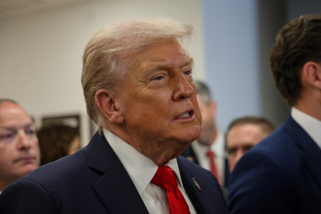 Trump se reúne con los familiares de los rehenes