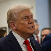 Trump se reúne con los familiares de los rehenes