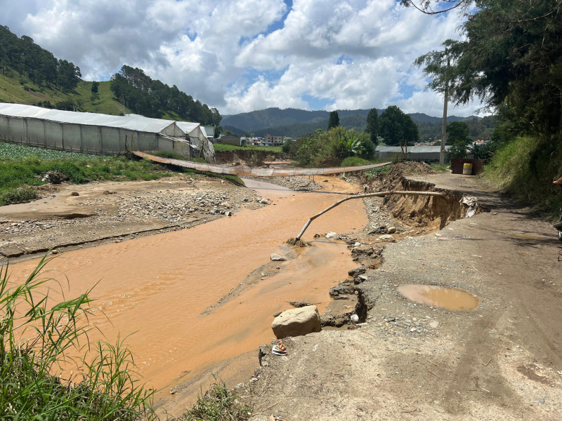 Se registran daños agrícolas y en infraestructuras viales en Tireo Abajo por fuertes lluvias