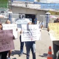 Pacientes protestan frente al Oncológico del Cibao por cancelaciones y cobros elevados