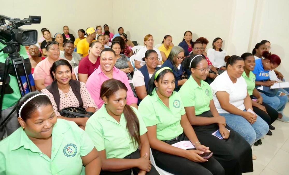 DPS Peravia y Oficina Senatorial Julito Fulcar realizan acto conmemorativo del mes de la prevención del cáncer de mama - Noticias de hoy en República Dominicana | De Último Minuto