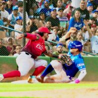 Un wild pitch en el décimo episodio le da al Licey la victoria inaugural ante el Escogido - Noticias de hoy en República Dominicana | De Último Minuto