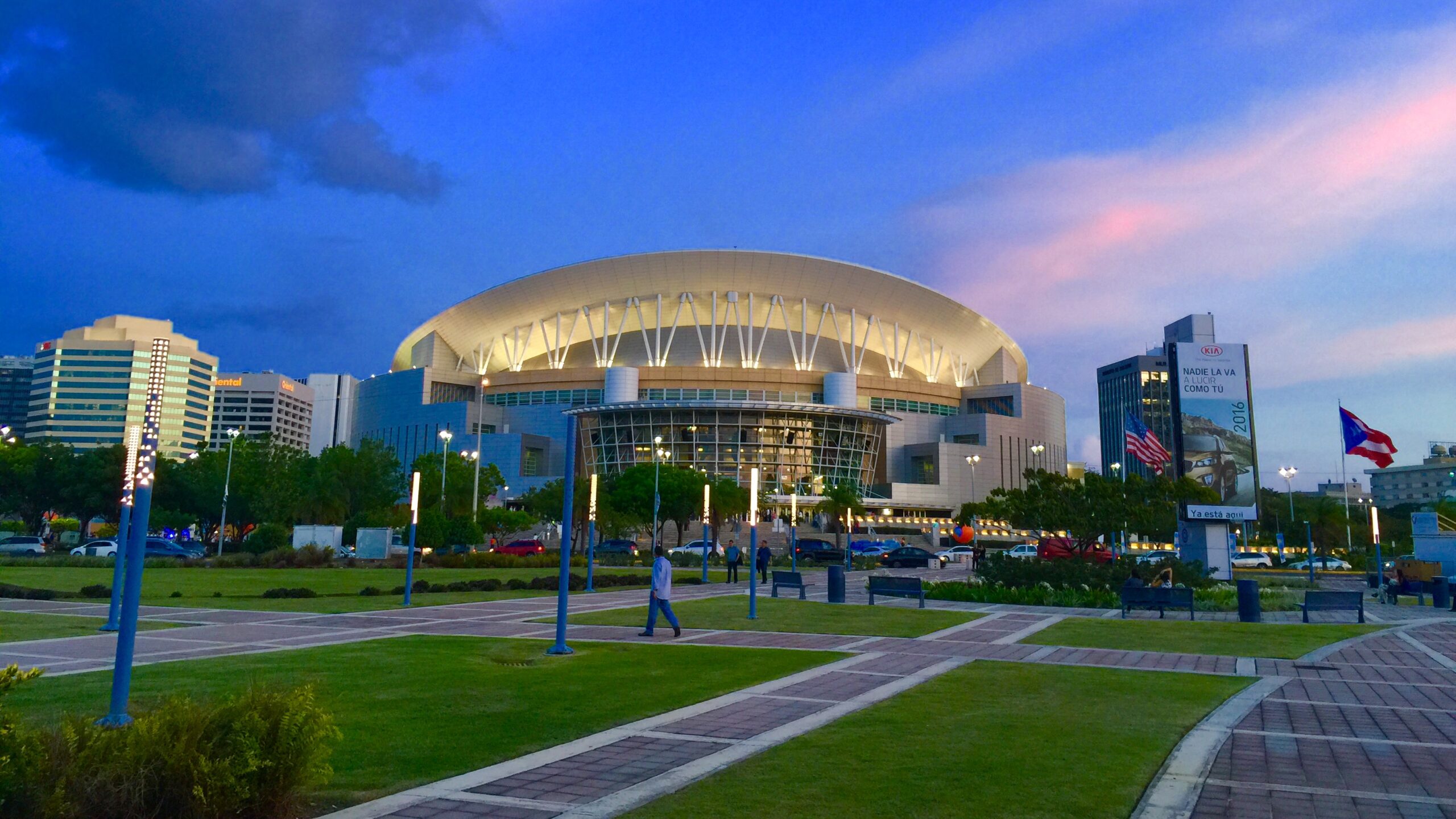 Tiroteo en el Coliseo de Puerto Rico rompe cristales, sin víctimas reportadas