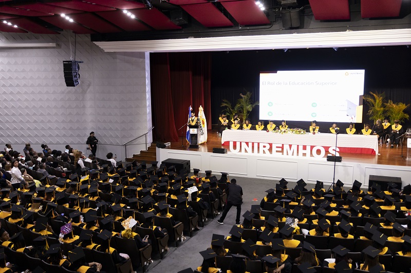 UNIREMHOS gradúa 540 profesionales de grado y postgrado: el 61% fueron mujeres | 3 | UNIREMHOS gradúa 540 profesionales de grado y postgrado: el 61% fueron mujeres - Noticias de hoy en República Dominicana | De Último Minuto