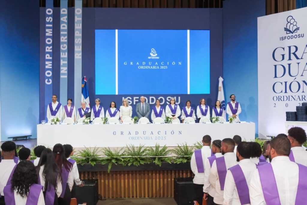 ISFODOSU inviste 1,091 nuevos maestros de excelencia | 3 | ISFODOSU inviste 1,091 nuevos maestros de excelencia - Noticias de hoy en República Dominicana | De Último Minuto
