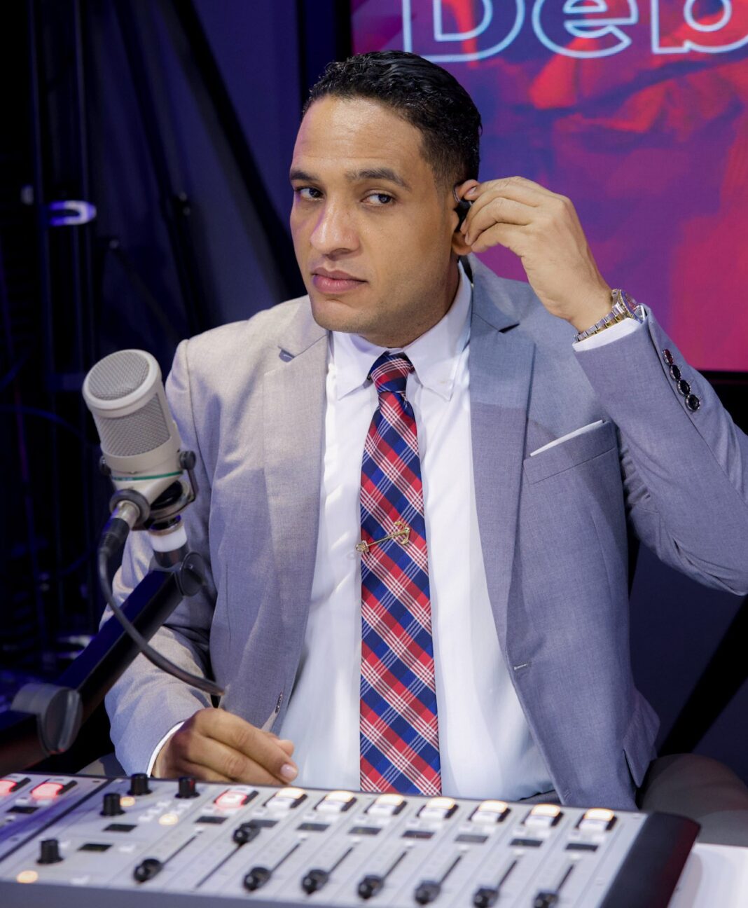 ¿Auxilio vital o generador de dependencia? Debate en Politikal sobre la nueva Tarjeta Joven