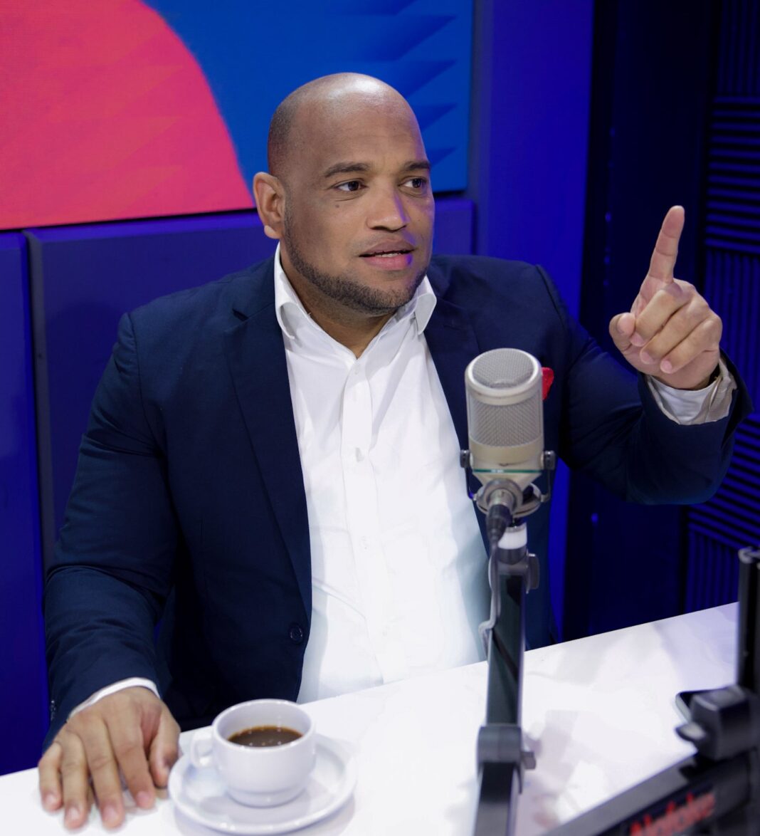 «Se le está yendo la mano»: Jonatan Familia cuestiona Si Dio Astacio actúa como alcalde o como presidente