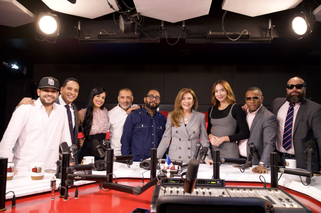 Carolina Mejía promete llevar “Plásticos por juguetes” a todo el país si llega a la presidencia | 2 | Carolina Mejía promete llevar “Plásticos por juguetes” a todo el país si llega a la presidencia - Noticias de hoy en República Dominicana | De Último Minuto