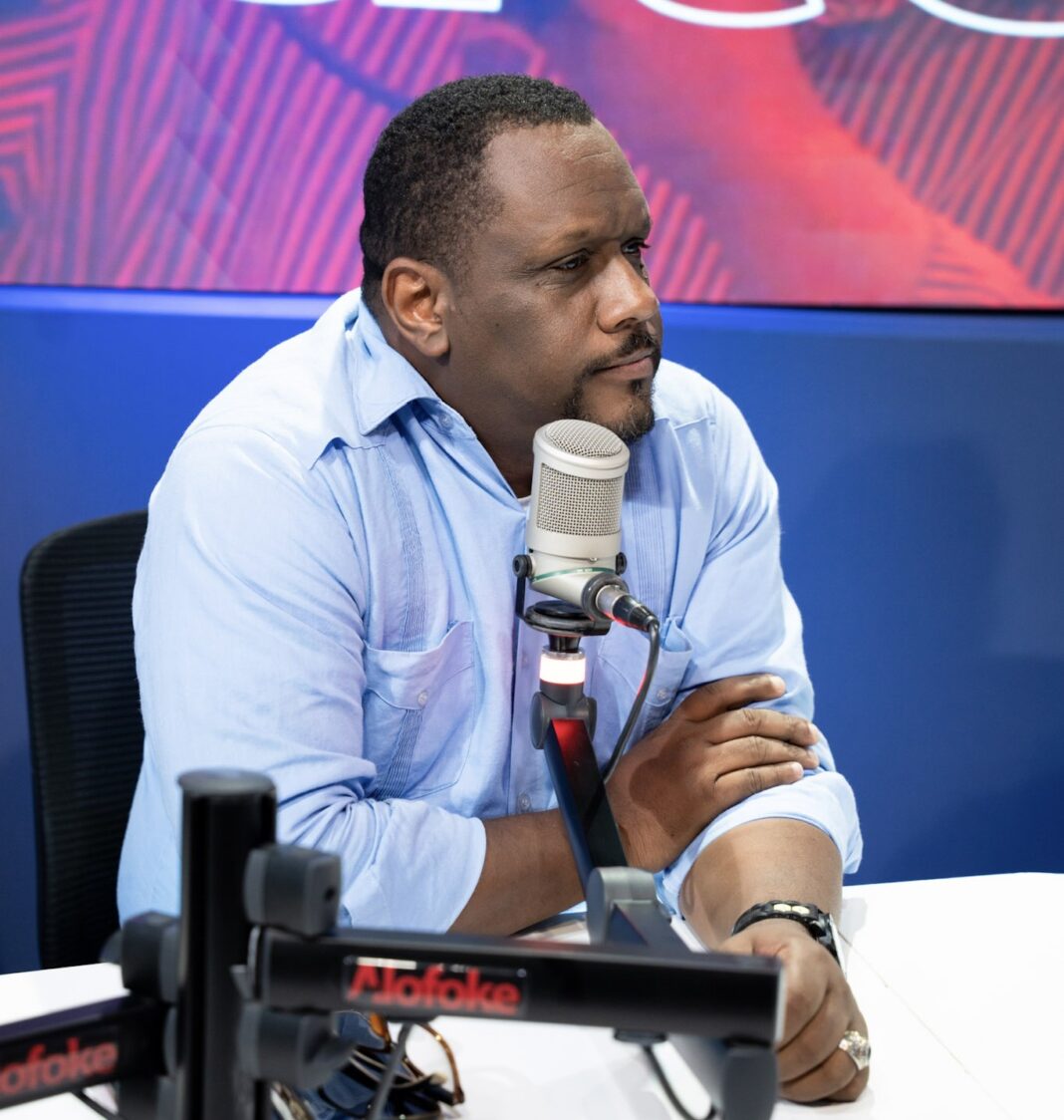 Comentarista deportivo Frank de la Cruz propone a Santiago Matías llevar participantes de  Comentarista deportivo Frank de la Cruz propone a Santiago Matías llevar participantes de