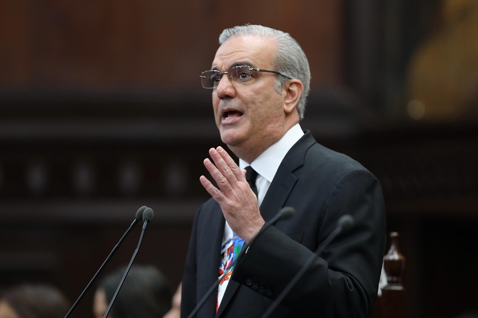 Dominicanos valoran ampliamente a Abinader como un presidente honesto: ¿piensa la gente lo mismo de sus principales funcionarios?