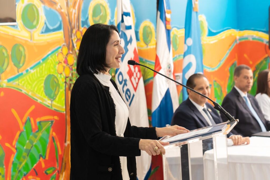 Primera dama Raquel Arbaje impulsa donación de Indotel para el Oncopediátrico Uniendo Voluntades | 2 | Primera dama Raquel Arbaje impulsa donación de Indotel para el Oncopediátrico Uniendo Voluntades - Noticias de hoy en República Dominicana | De Último Minuto