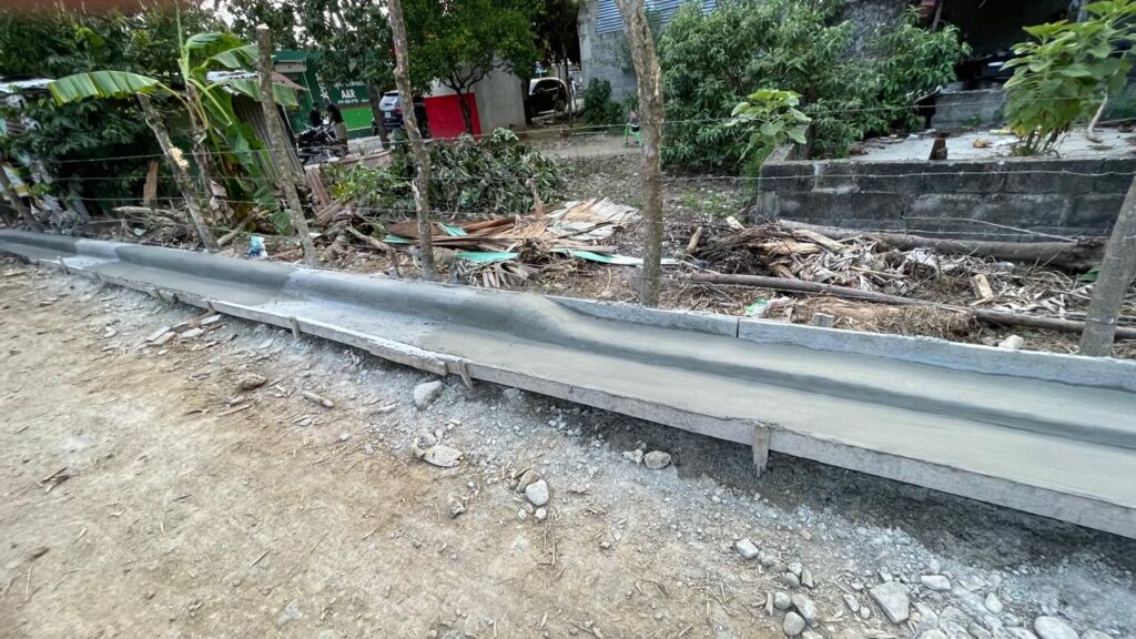 Director del distrito Juma Bejucal entrega cheques para inicio de obras en Don Andrés y Hatico | 2 | Director del distrito