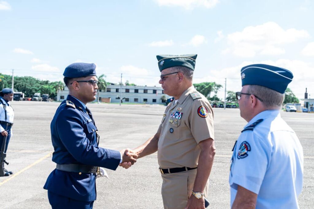 Ministro de Defensa visita Base Aérea de San Isidro y anuncia obras de remozamiento - Noticias de hoy en República Dominicana | De Último Minuto