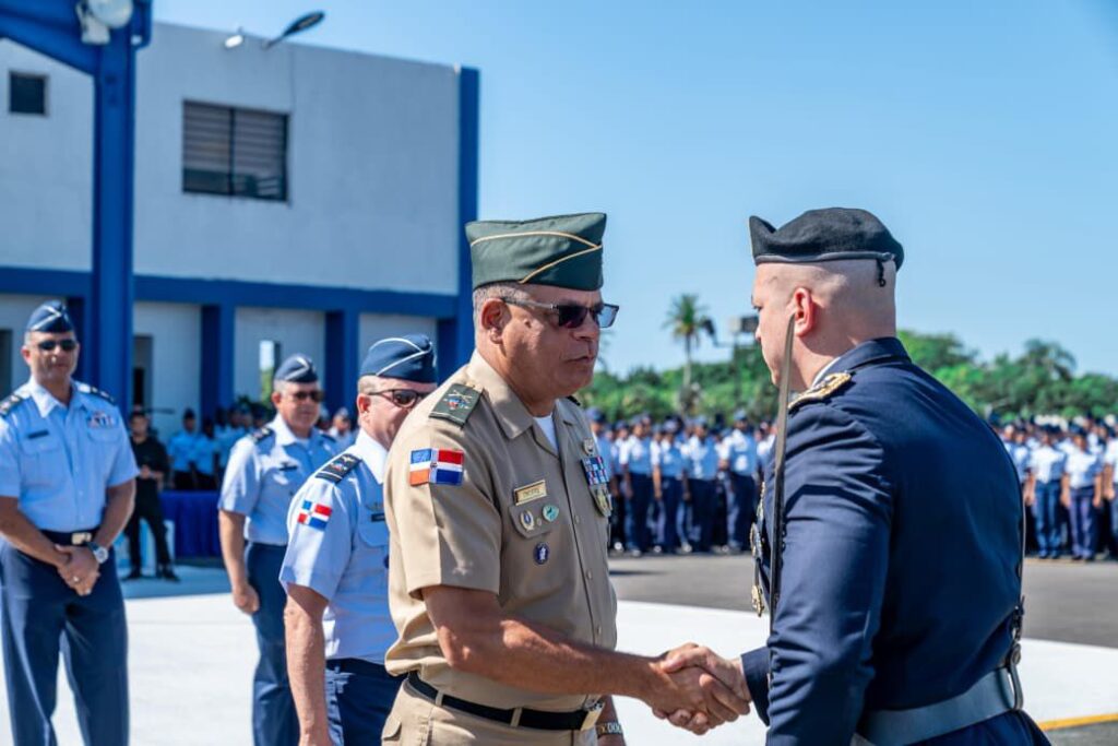 Ministro de Defensa visita Base Aérea de San Isidro y anuncia obras de remozamiento - Noticias de hoy en República Dominicana | De Último Minuto