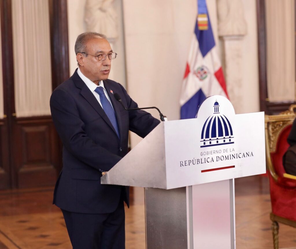 Abinader entrega premio Adulto Mayor del Año a Josefina Miniño | 3 | Abinader entrega premio Adulto Mayor del Año a Josefina Miniño - Noticias de hoy en República Dominicana | De Último Minuto