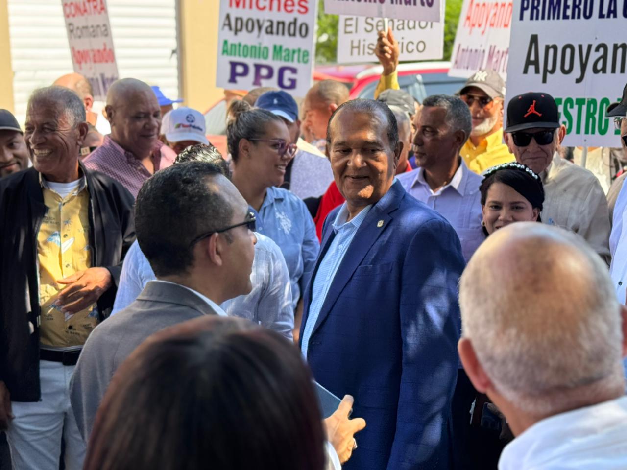 Senador Antonio Marte y abogados del PPG presentan querella contra empresario artístico Eladio Castro por difamación e injuria
