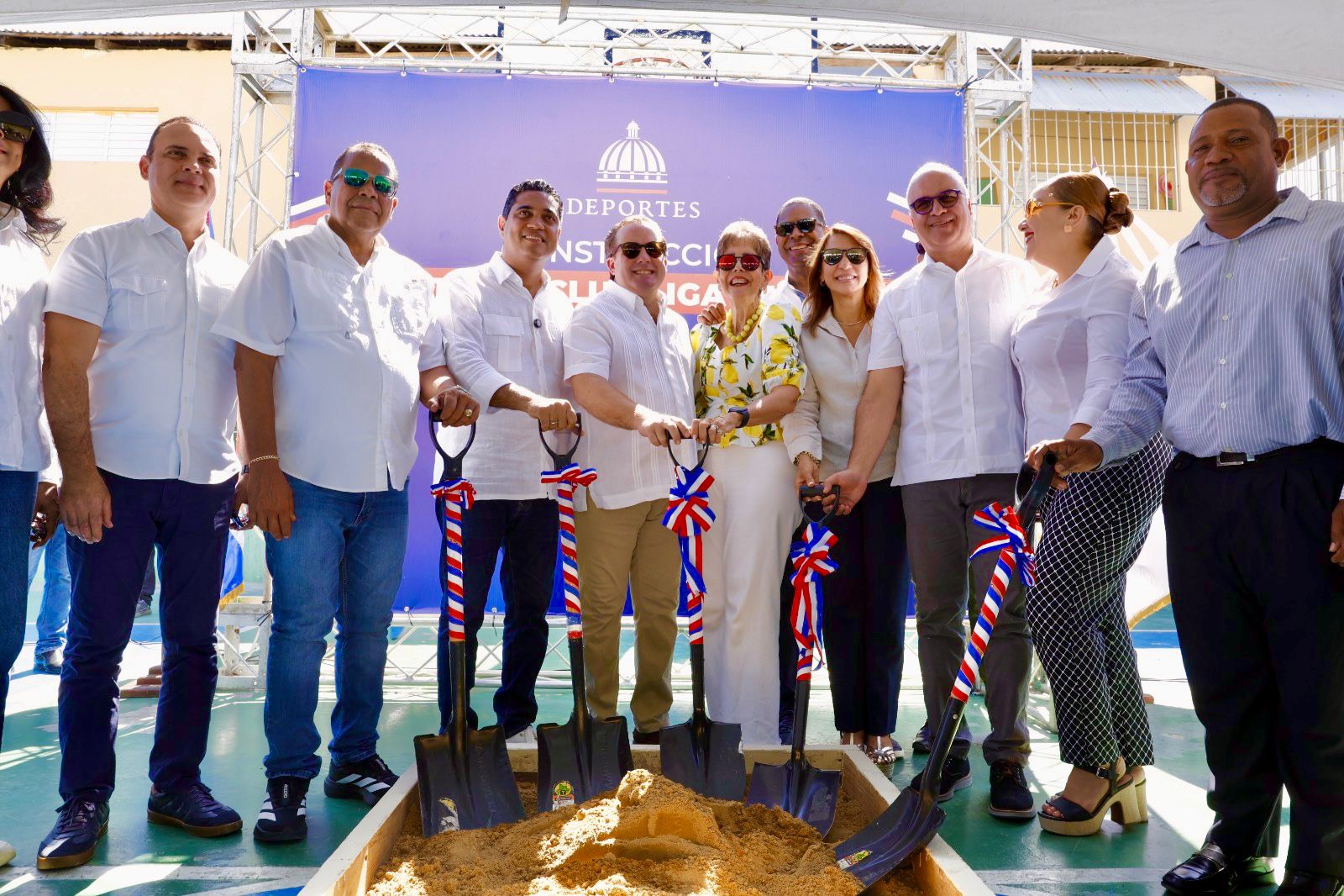 Autoridades dan inicio a la construcción del Club Miramar