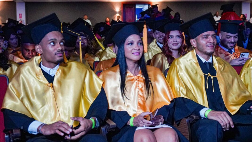 “Hoy celebramos el fruto de nuestro esfuerzo”: Unapec gradúa 900 nuevos profesionales