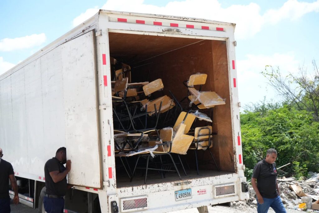 MINERD entrega mobiliario escolar al Liceo Las Yayas en Azua, próximo a ser inaugurado | 4 | MINERD entrega mobiliario escolar al Liceo Las Yayas en Azua, próximo a ser inaugurado - Noticias de hoy en República Dominicana | De Último Minuto